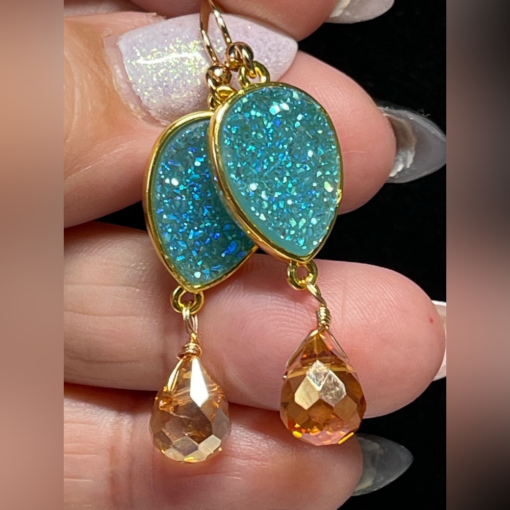 💙🦋Stunning titanium druzy Crystal and briolette earrings